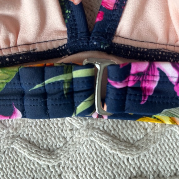 Kona Sol Tropical Bikini Top with adjustable strap & closure Women’s size med - Picture 3 of 7